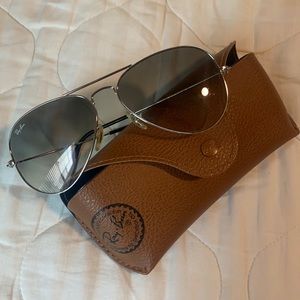 Woman’s Ray-Ban Aviators